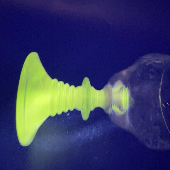 Vintage German Roemer Goblet Etched Beehive Manganese 365nm Green UV Glow Cup - Picture 5 of 13